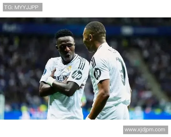 9月27号足球明星齐聚赛场展现风采引发球迷热烈关注与期待