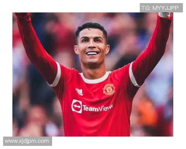 C罗足球明星海报展现无与伦比的球场魅力与传奇人生